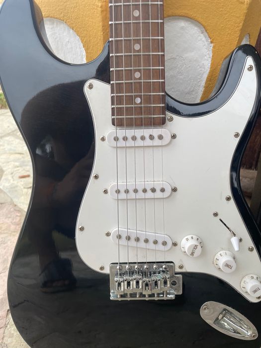 Guitarra elétrica lowcoast em estado novo com bolsa