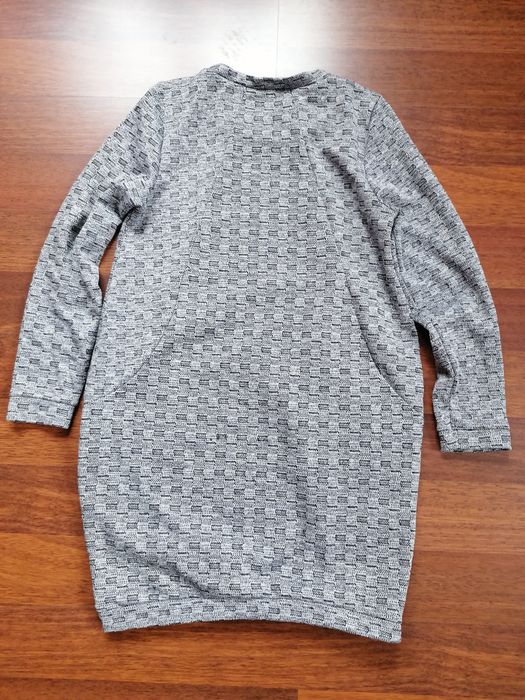 Rozm. M, Szara sukienka bombka z długim rękawem