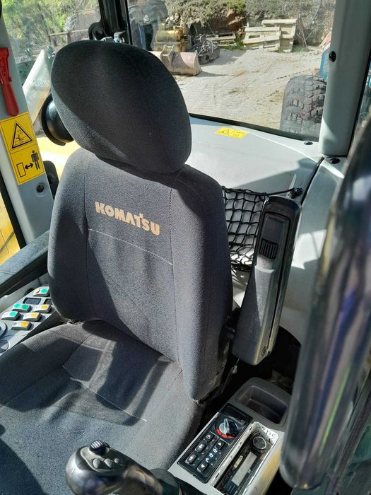 Komatsu PC80MR-3 de 8 toneladas, ano 2016