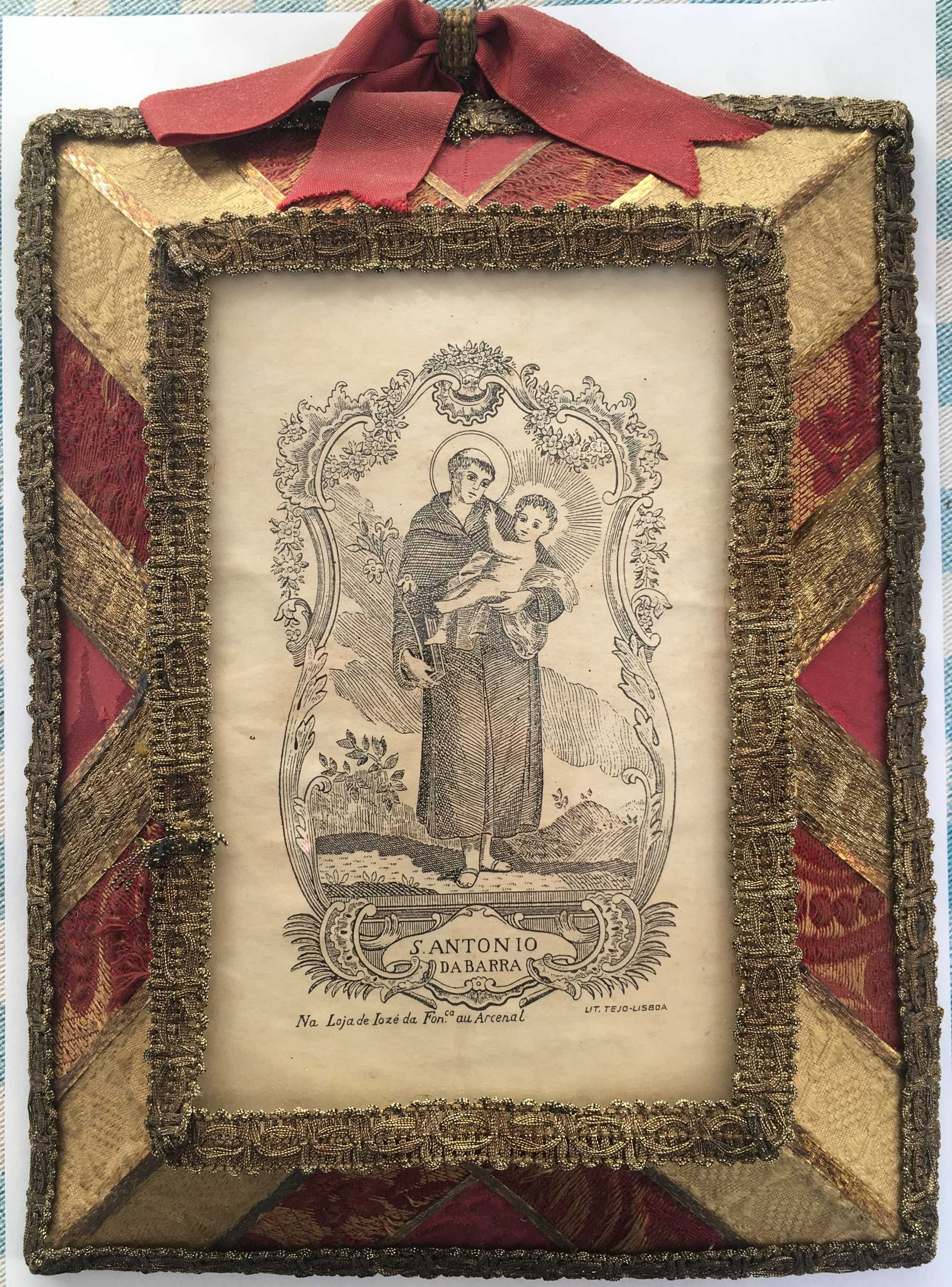 Relicário com estampa de Santo Antônio