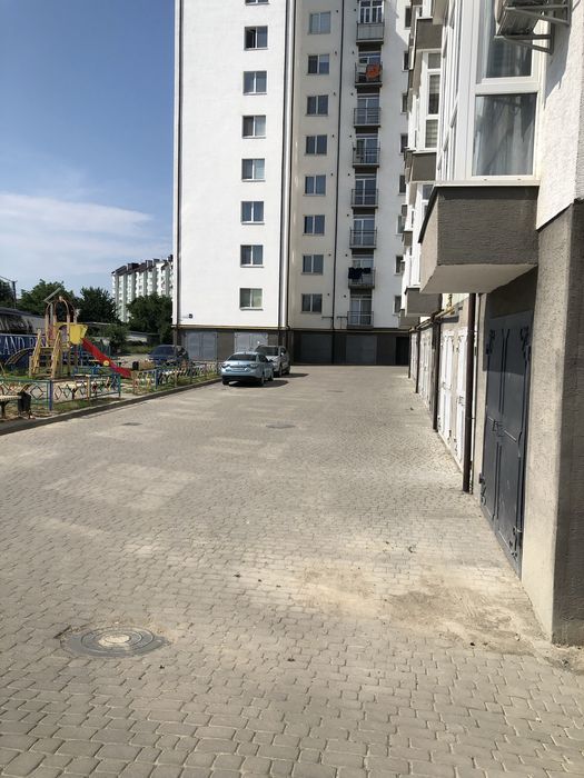 Продається гараж в Пасічній!