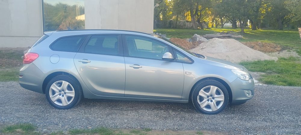 Opel Astra J 1.4 turbo 140 KM 2011