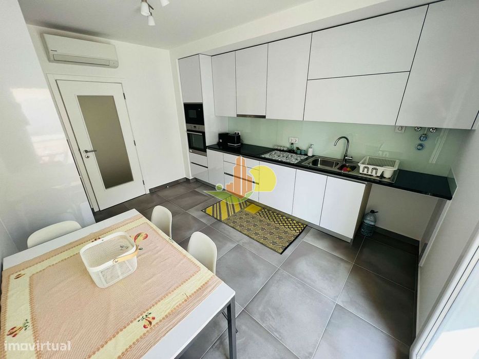 T2 c/ Garagem - Condomínio c/ Piscina