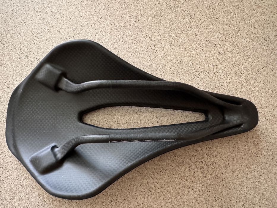 Siodelko 3d carbon kocevlo 265x140