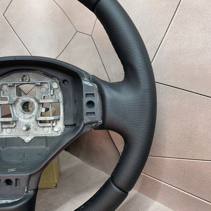 Перетягнутий руль до Пежо 308 3008 5008 Peugeot 307 на обмін