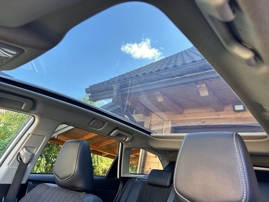 Toyota Auris 1.8 Hybryd bogata opcja