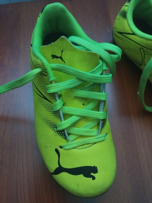 Chuteiras com pitons - marca Puma