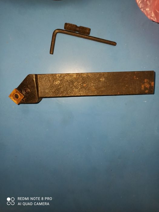 Продам токарный резец, твердосплавные пластины