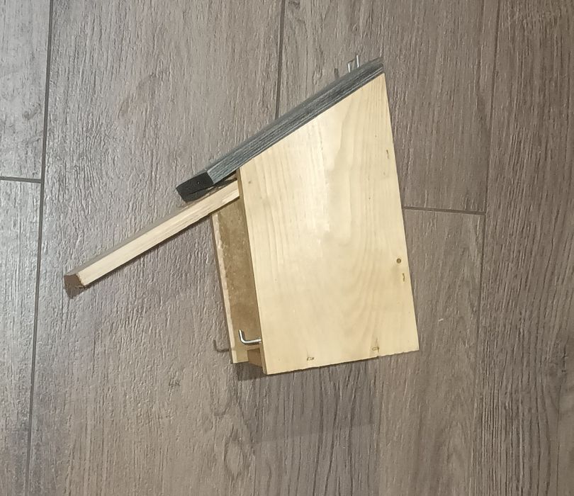 Karmnik budka lęgowa domek dla ptaków z drewna