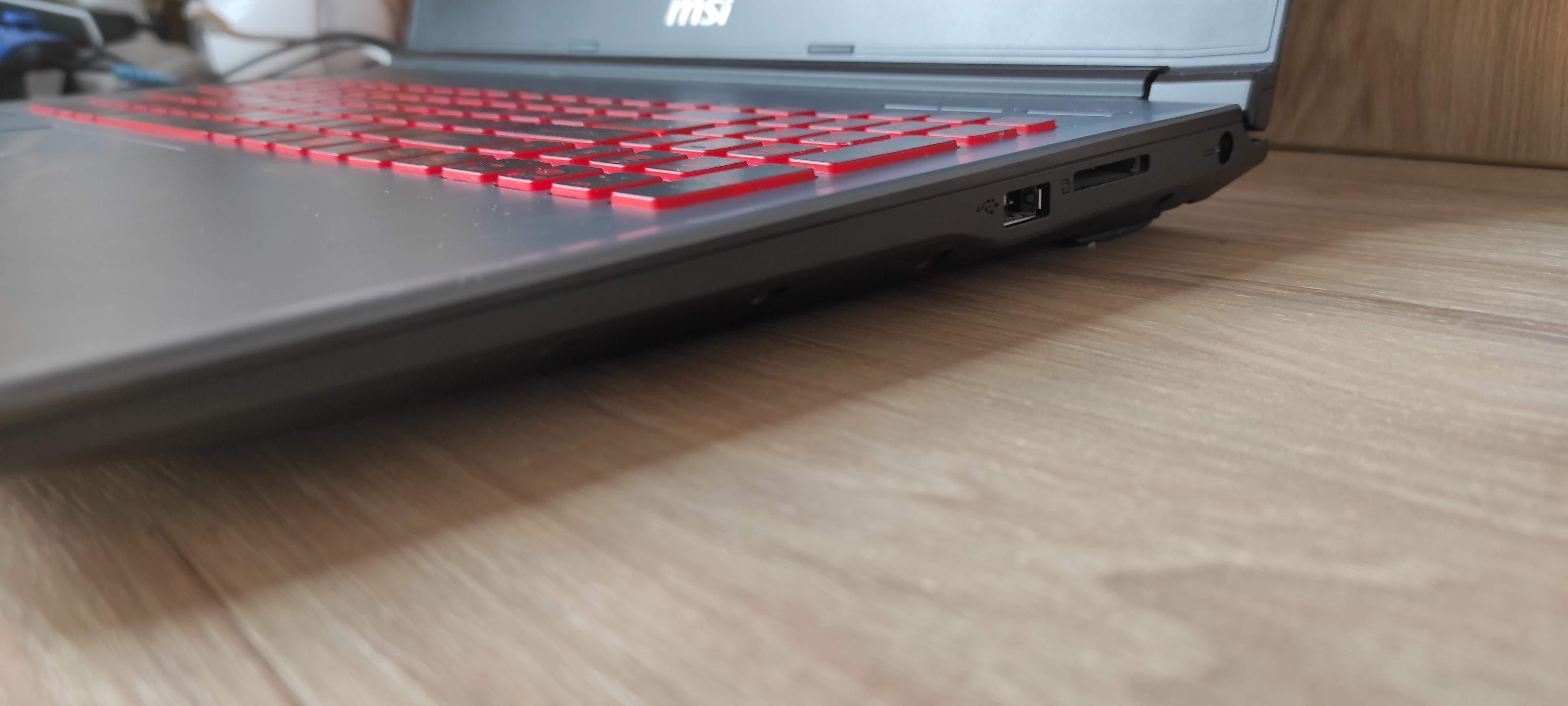 Laptop MSI 15,6"