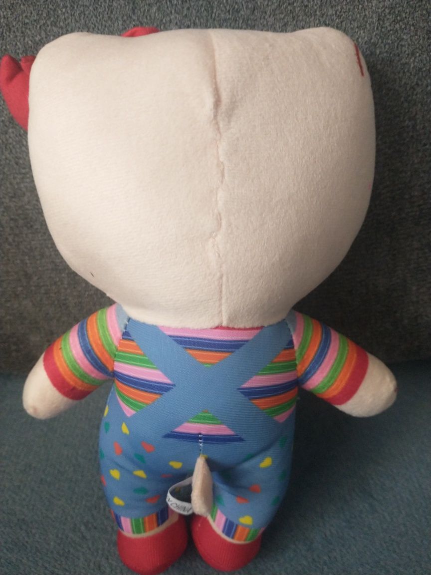 Hello Kitty Chucky maskotka 23 cm