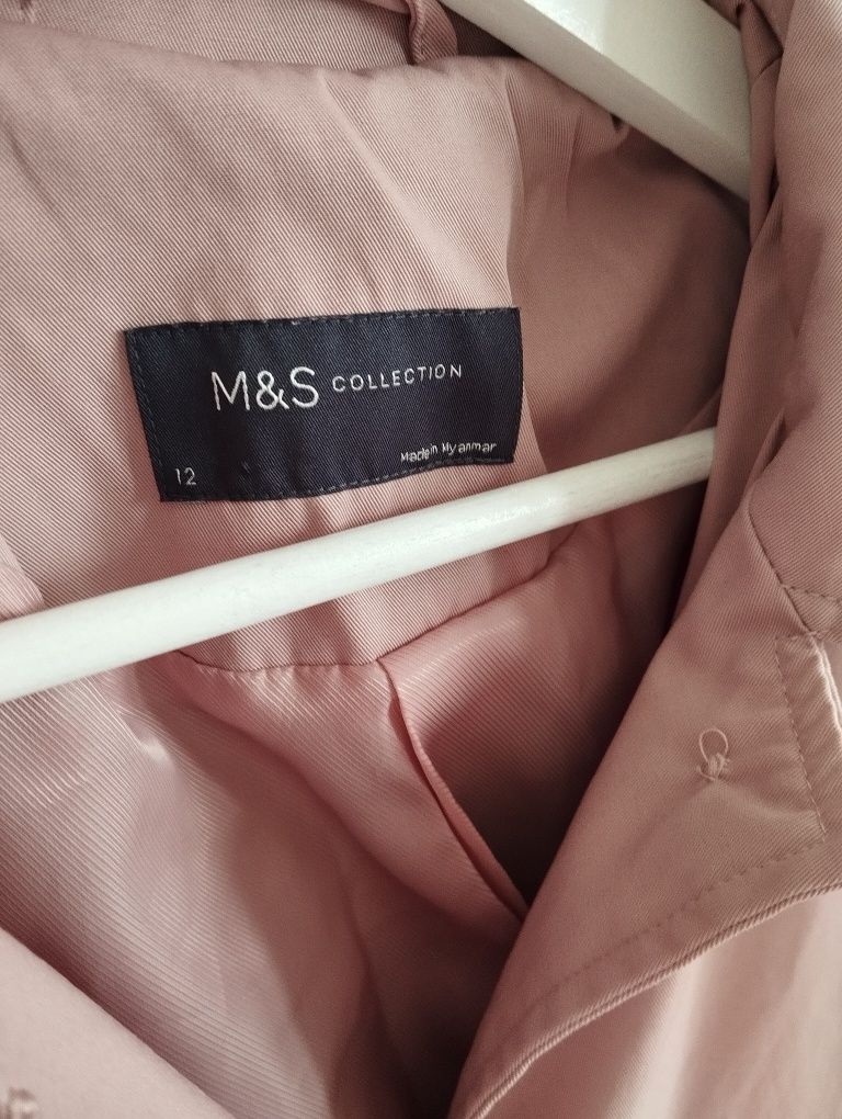 Pudrowy, różowy  płaszcz trencz, z paskiem r.L M&S