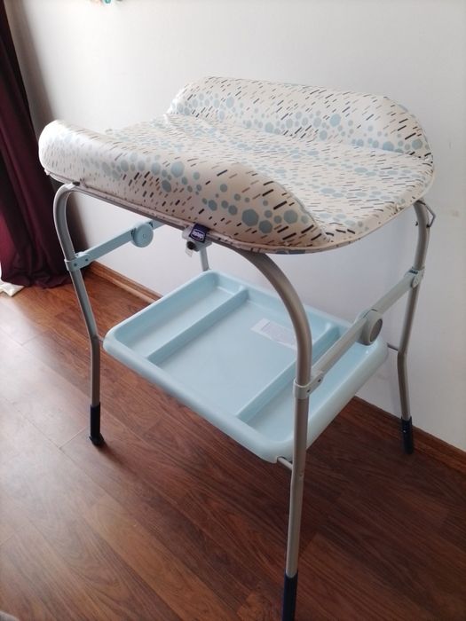 Дитячий пеленальний столик і ванночка Chicco