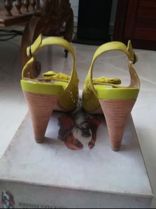 Sapatos Hush Puppies peep toe de camurça verde lima n°38 abertos atrás