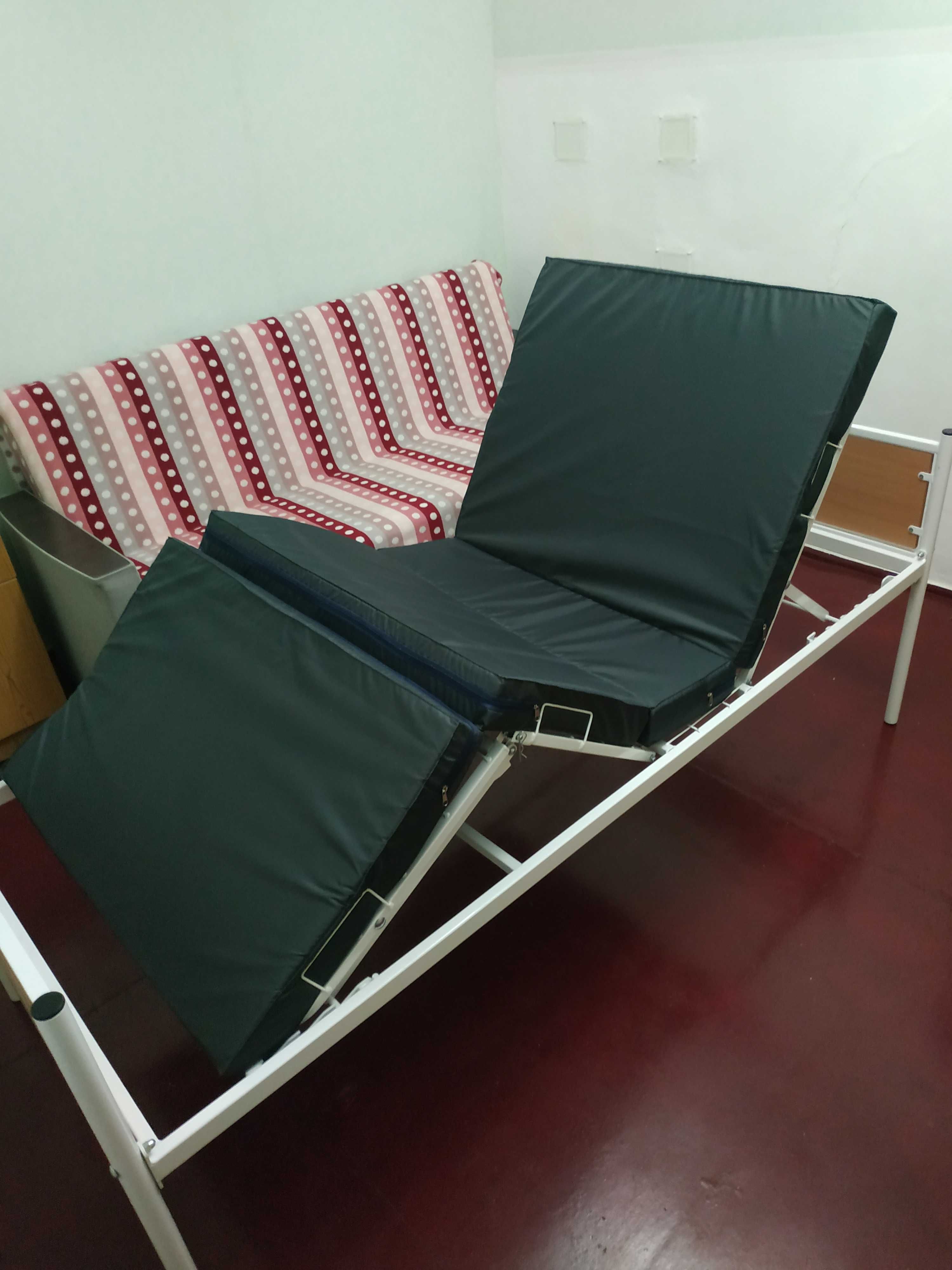 Ліжко медичне ( для інвалідів) з матрасом
