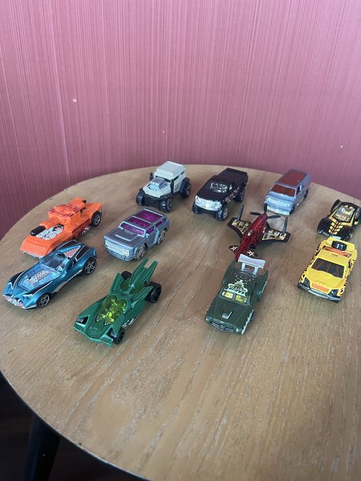 Zestaw samochodzików hot wheels
