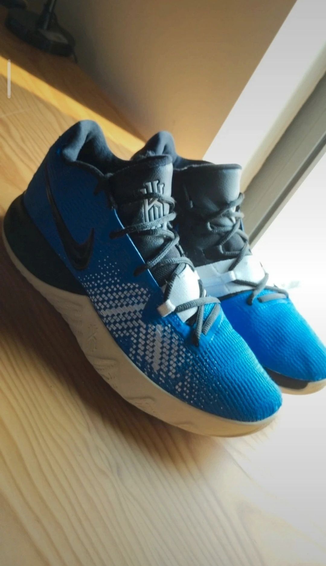 Nike Kyrie Flytrap Royal Blue + cleaning products