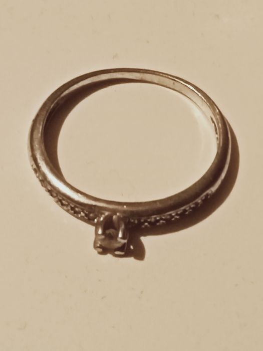 Продам колечко девоче  серебро 925 проба
