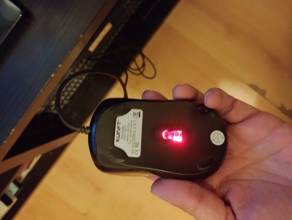 Rato com fio e entrada USB