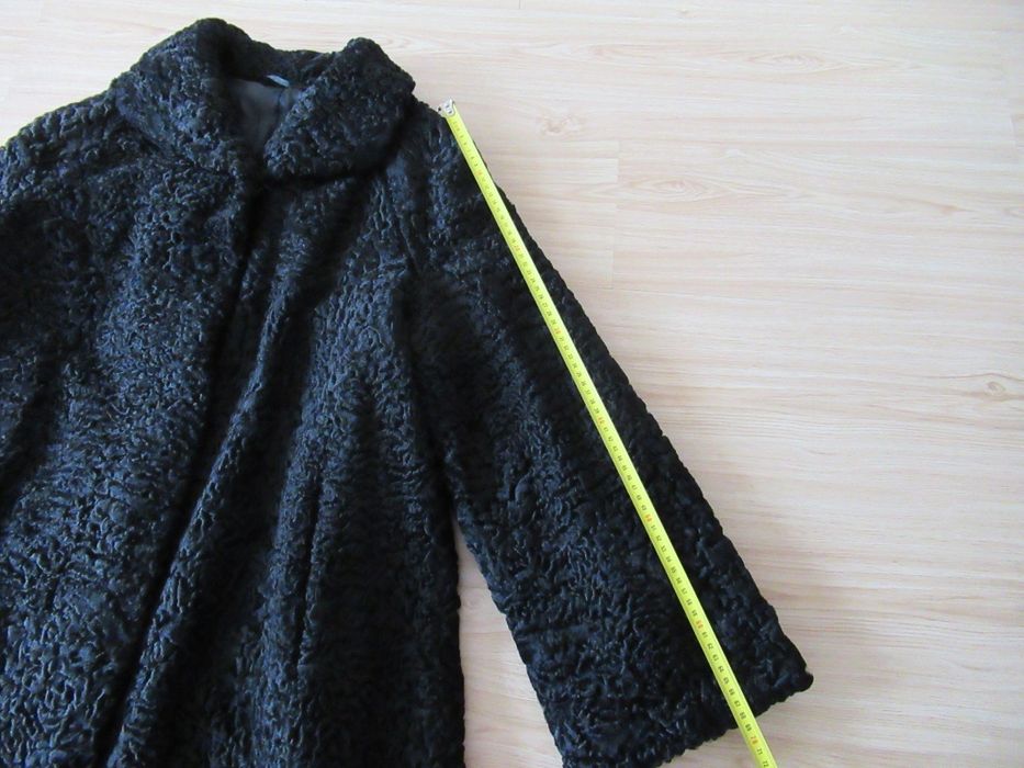 Шуба з каракульчи.