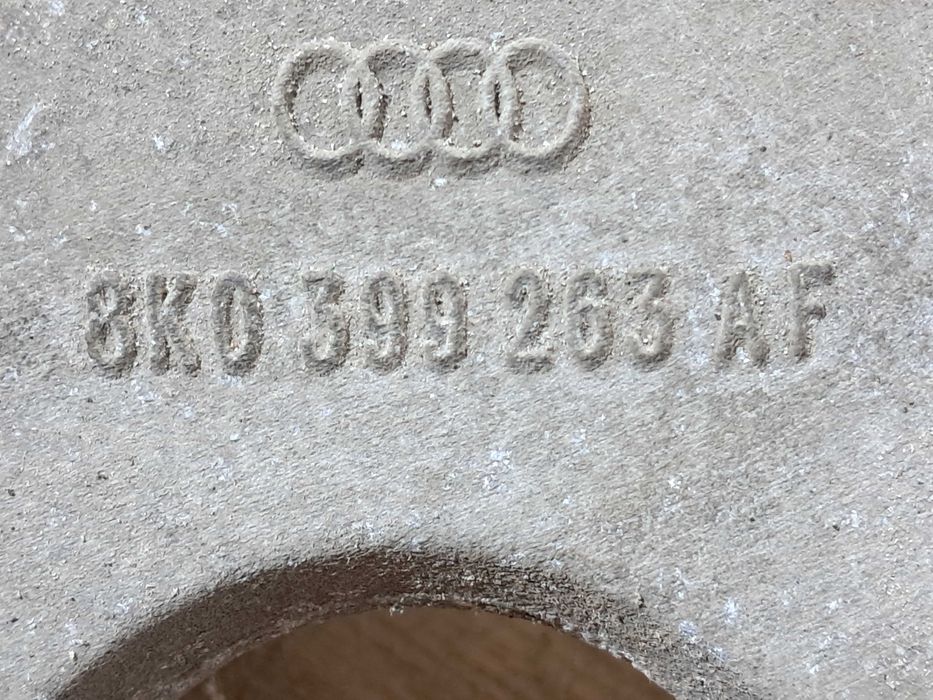 Łapa podpora belka skrzyni biegów AUDI A4 B8 A5 8T
