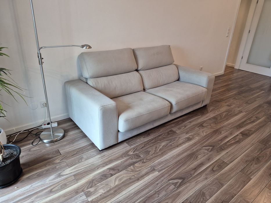 Sofá moderno como novo ( Octosólido)