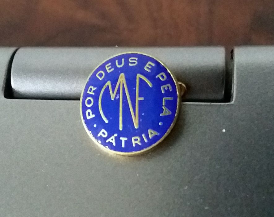 Pin do Movimento Nacional Feminino