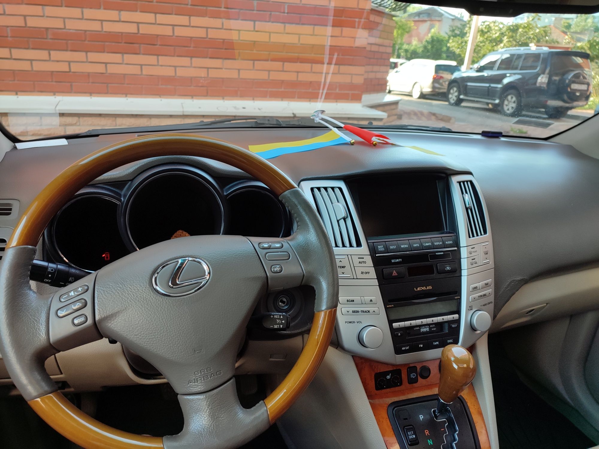 Срочно продам Lexus rx 350.