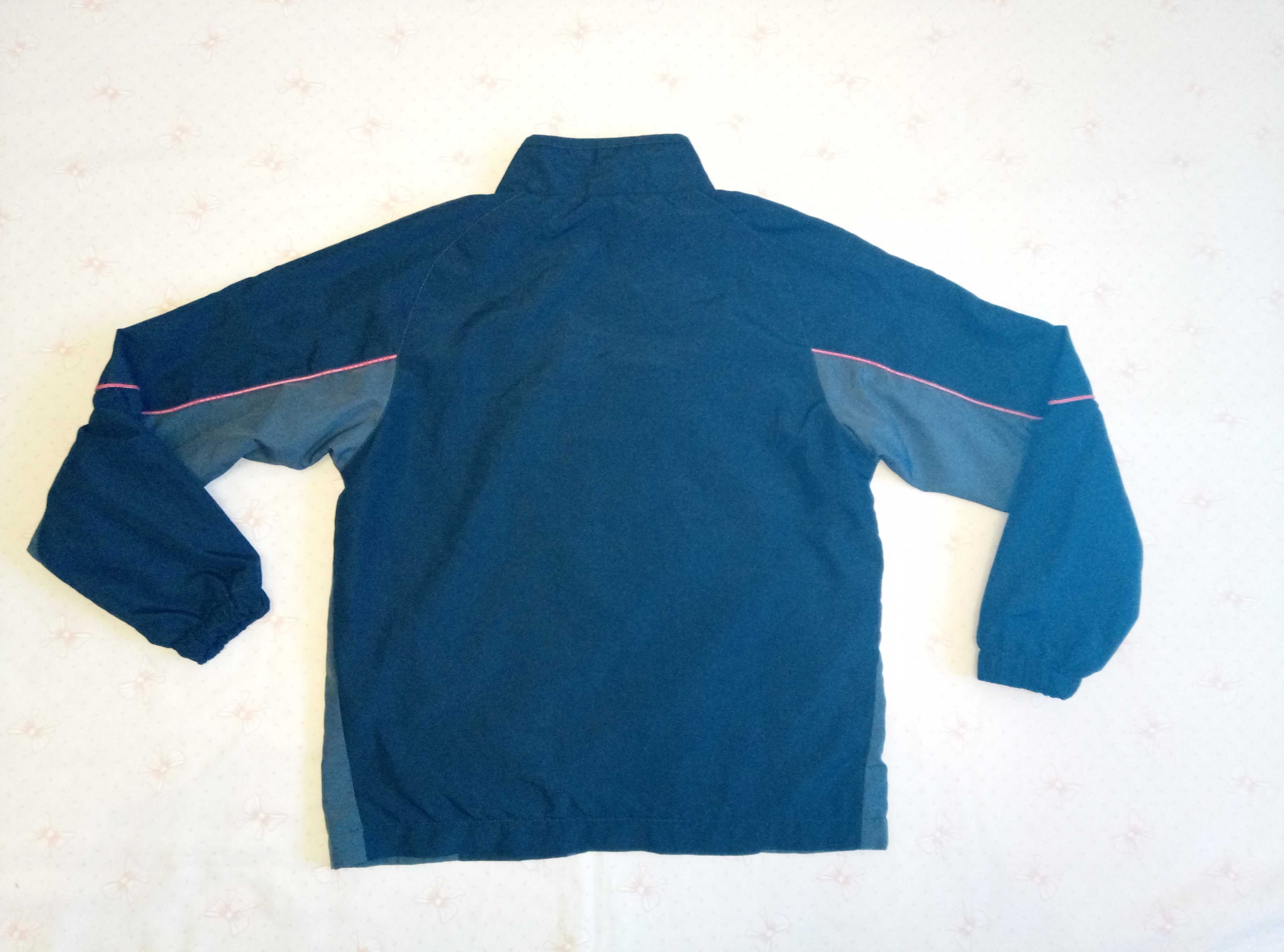 Курточка-Ветровка фирмы Umbro для мальчика 11 лет рост 146см