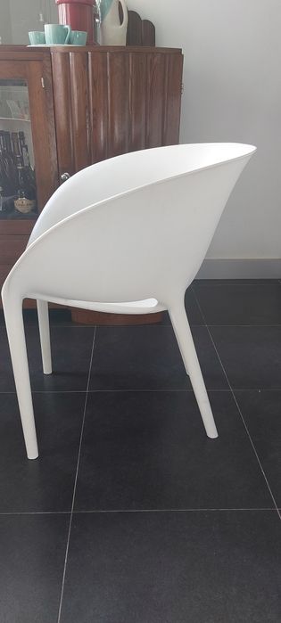 Conjunto de 2 cadeiras brancas de design