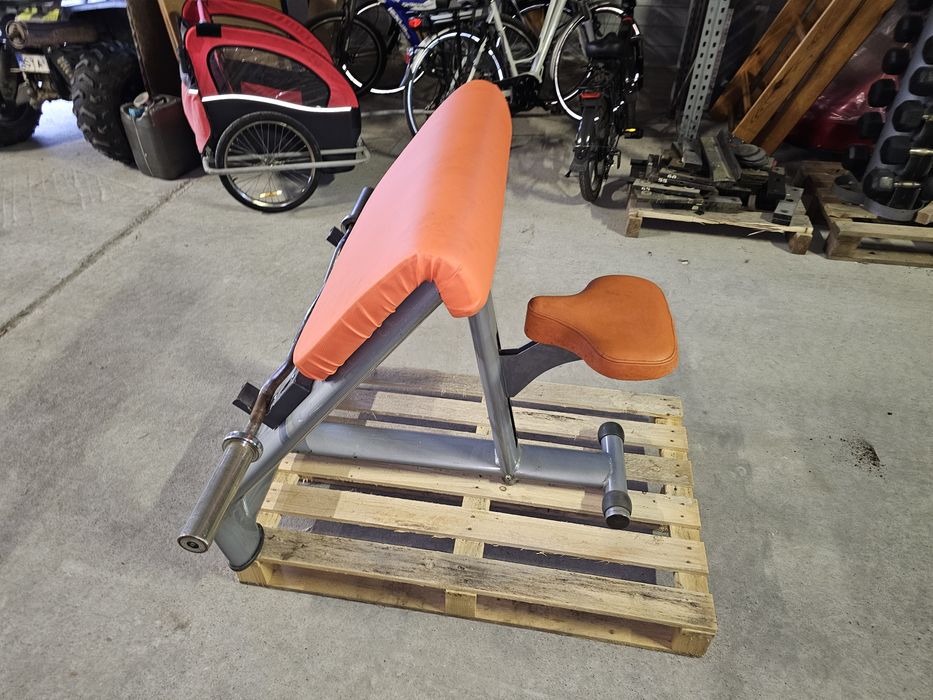 Modlitewnik Ławka Scotta jak Technogym hes olymp