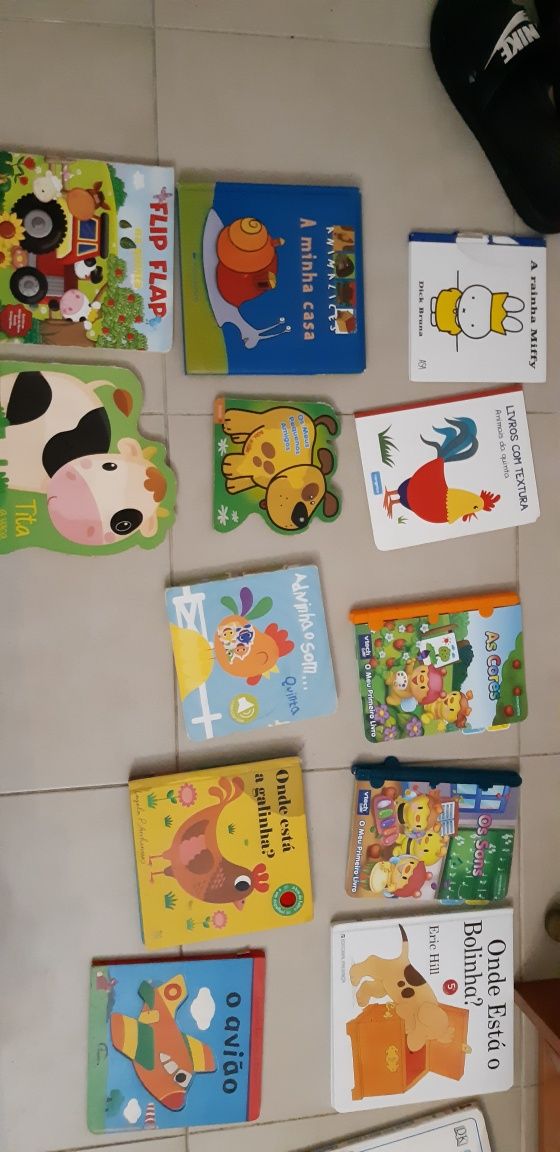 Livros infantis com sons.