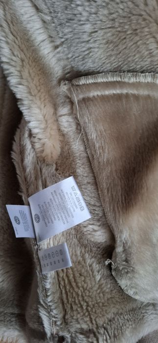 Casaco pele sintética  com pelo por dentro