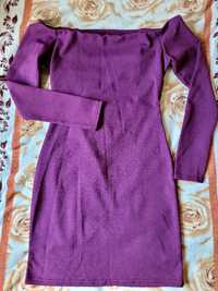 Фіолетова міні сукня, з відкритими плечима, та спинкою.