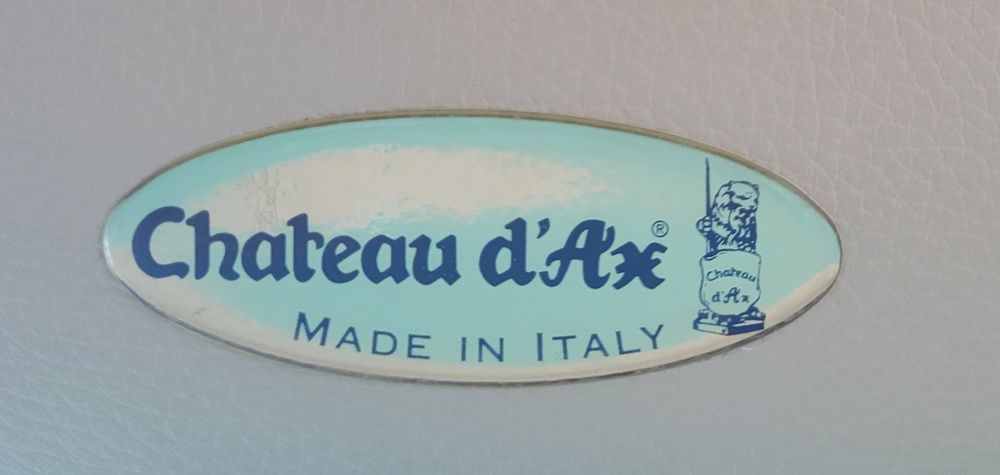 Dois sofás da marca Chateau d´Ax em exelente estado