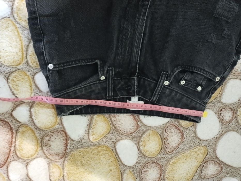 Чорні укорочені джинси 34