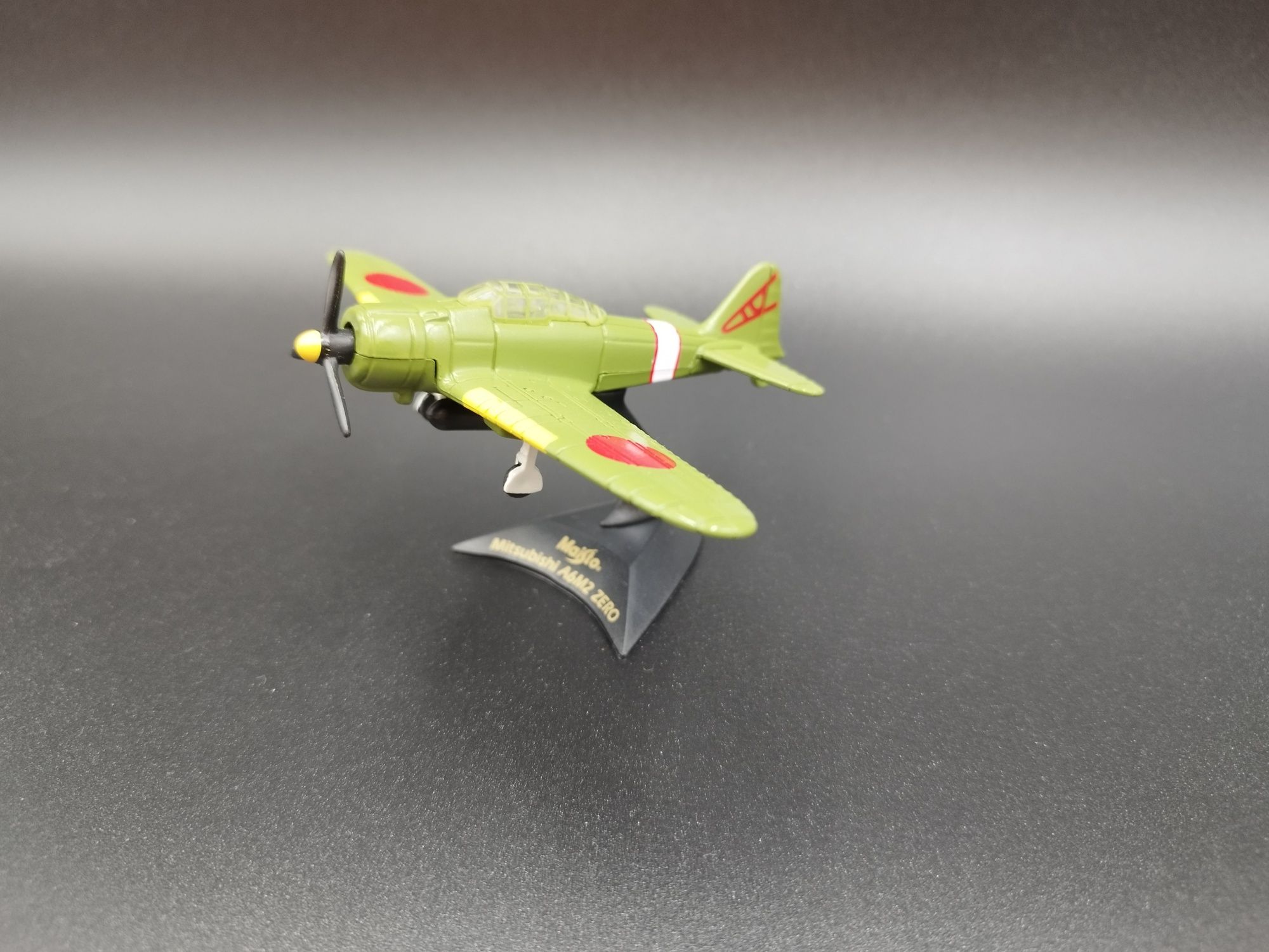 Maisto 1: 100 samolot Mitsubishi A6M2 model Zero Fighter
0