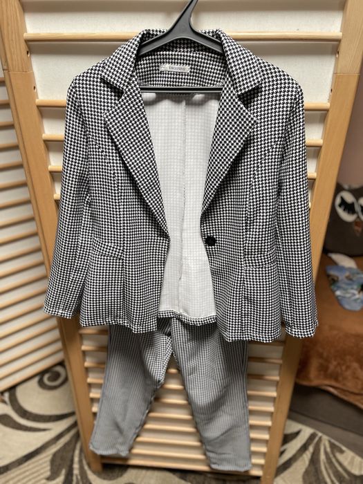 Продам брючний костюм 46 р