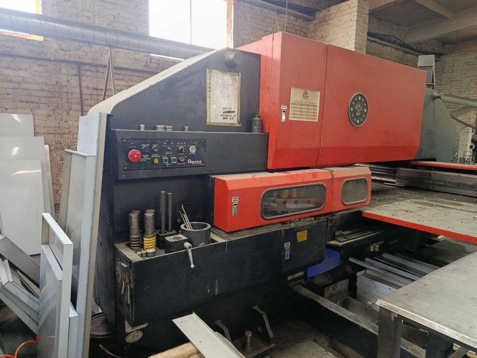 Координатно-пробивний пресс/Дыропробивной cтанок с ЧПУ AMADA Pega 357