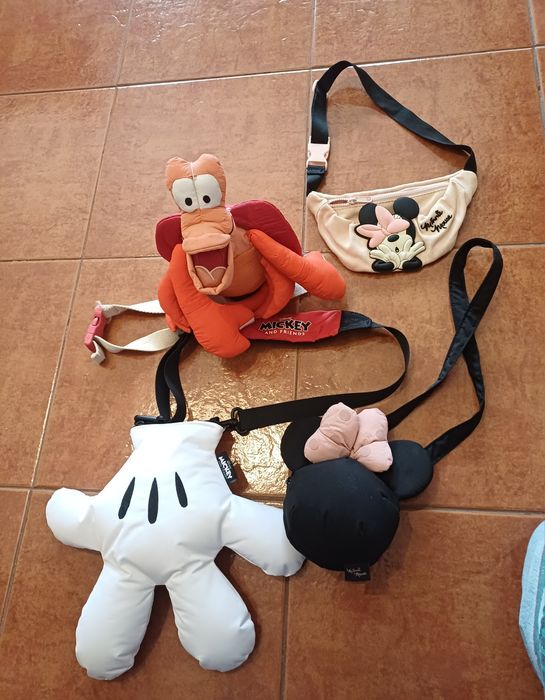 4 malas de menina tema disney da zara