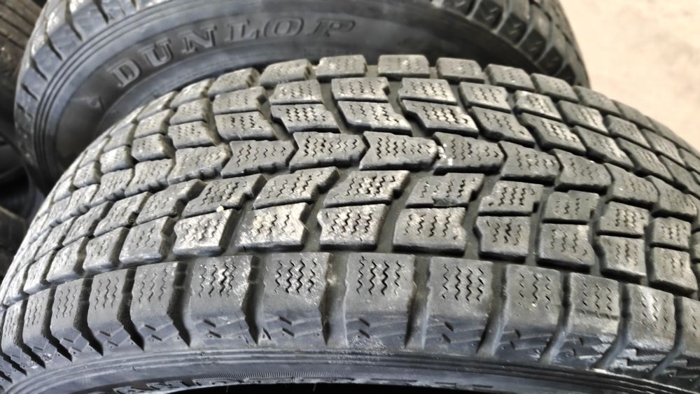 Покришки Dunlop R17