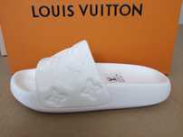 Chinelos brancos Louis Vuitto 38