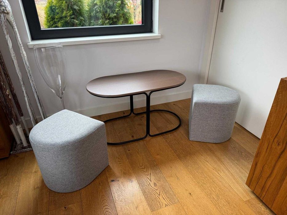 Zestaw stół + 2 pufy STAN IDEALNY