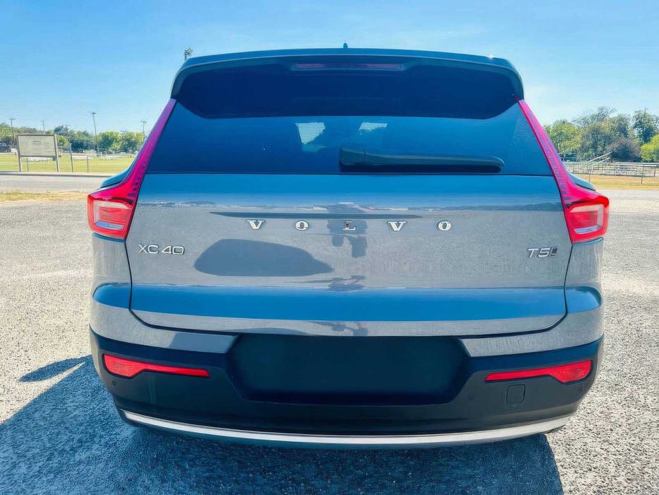 Volvo XC40      2022