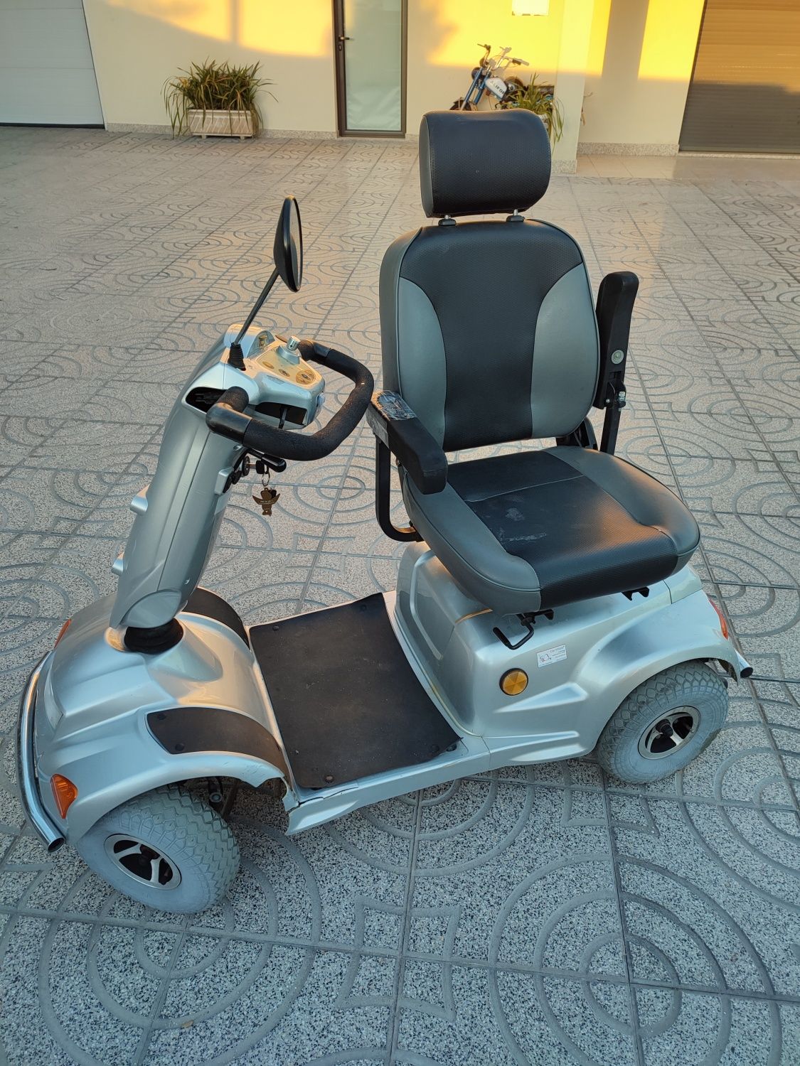 Cadeira de rodas scooter elétrica