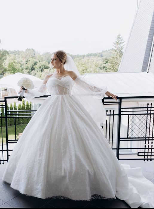 Продам весільну сукню