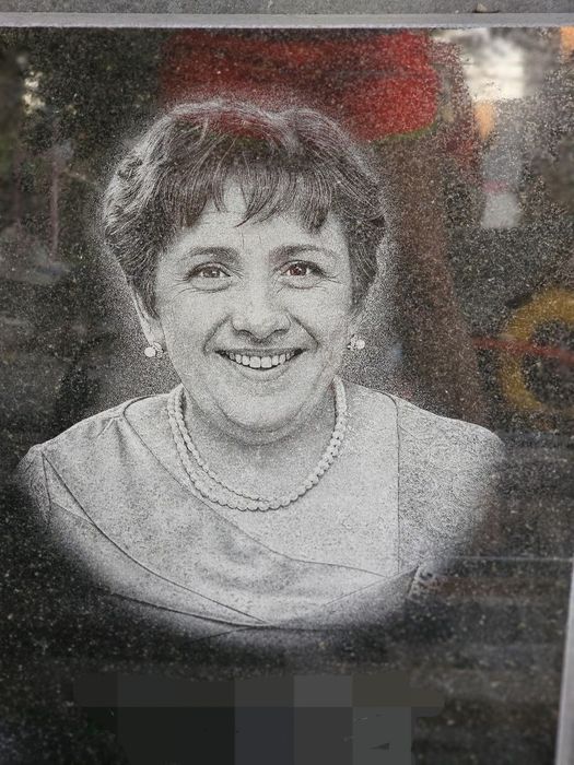 Ретуш фото на пам'ятник. Відновлення старого та пошкодженого фото.