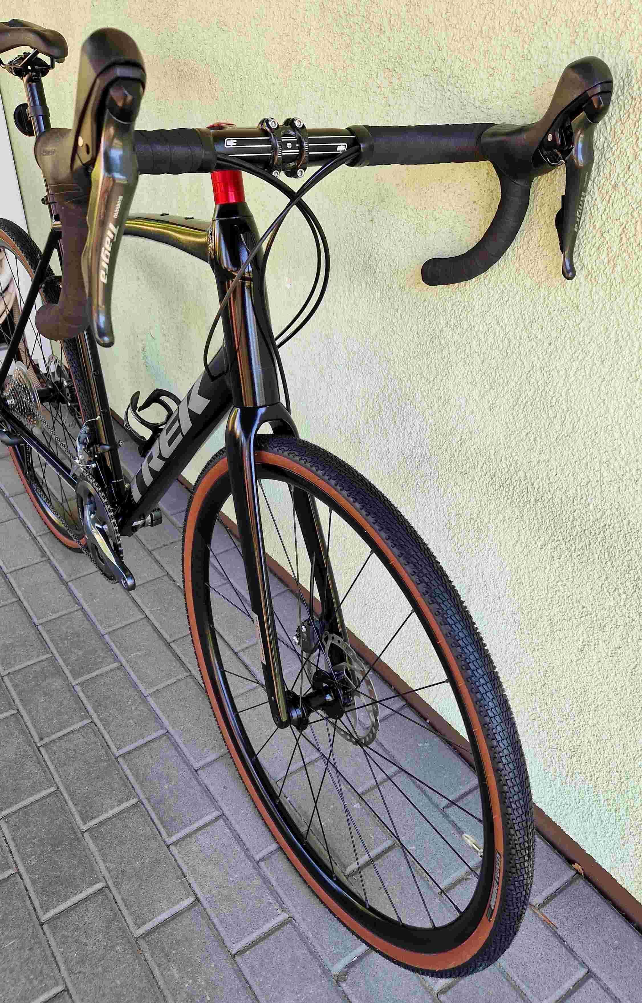 TREK domane AL4 alu CARBON hydraulika gravel sztywne osie r58