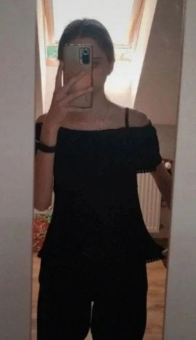 czarna koszulka- bluzka hiszpanka rozm XS Reserved