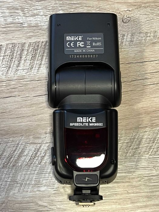 Фотоспалах Meike MK950II